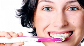 8 نصائح للتمتع بلثة صحية وأسنان بيضاء